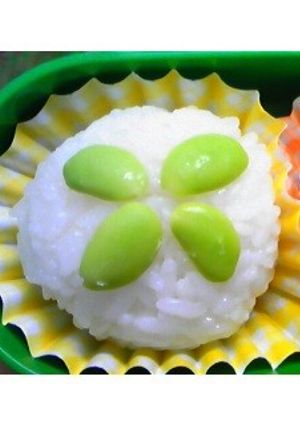 お弁当に♪枝豆クローバーおにぎり＊-レシピのメイン写真