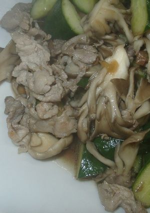 きゅうり・まいたけ・豚肉の梅肉炒め-レシピのメイン写真