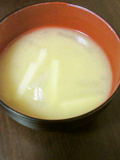 我が家の定番☆じゃがいもと玉ねぎの味噌汁-レシピのメイン写真