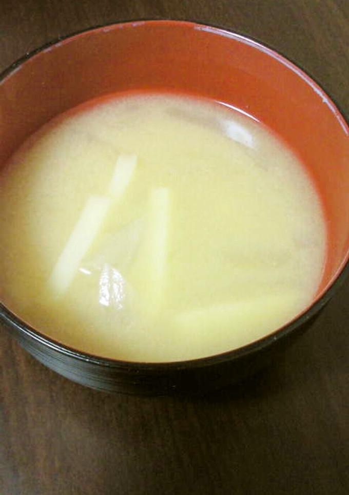 我が家の定番☆じゃがいもと玉ねぎの味噌汁-レシピのメイン写真