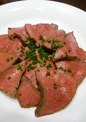 ワイン醤油の温ダレ仕上げのローストビーフ-レシピのメイン写真