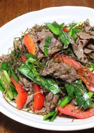 夏にスタミナ！牛肉こんぶ野菜の醤油麹炒め-レシピのメイン写真