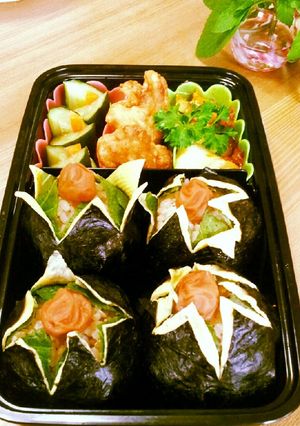 梅干しのっけて☆星のおにぎり様-レシピのメイン写真