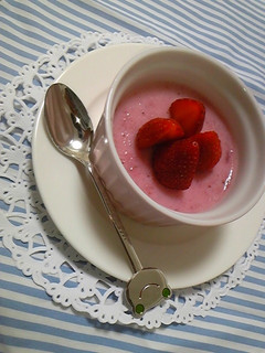 たっぷり苺が濃厚☆いちごミルクプリン-レシピのメイン写真