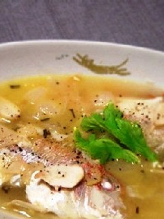 野菜くずとセロリでつくる、鯛の白ワイン煮-レシピのメイン写真