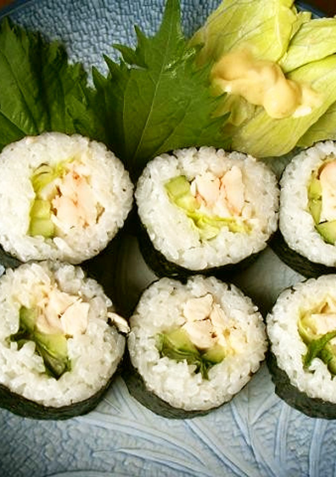 お昼ご飯は巻き寿司をサラダ風♪-レシピのメイン写真