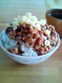 1人ランチ♪ソースたっぷり天かす納豆丼-レシピのメイン写真