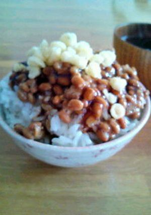1人ランチ♪ソースたっぷり天かす納豆丼-レシピのメイン写真