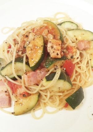ズッキーニとベーコンのパスタ⌒♪-レシピのメイン写真