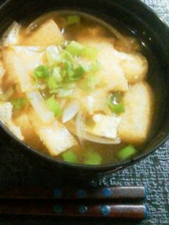 油あげと玉ねぎのお味噌汁-レシピのメイン写真