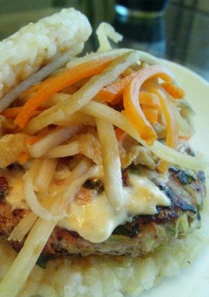餃子の具と冷や飯で☆梅マヨライスバーガー-レシピのメイン写真