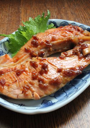 夏に簡単！醤油麹ｄｅ鮭のフライパン焼き-レシピのメイン写真