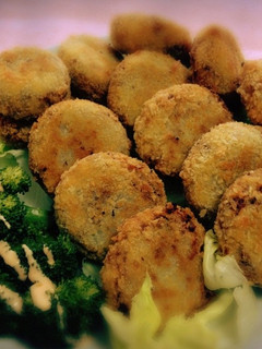 肉々しいコロッケ with ブロッコリー-レシピのメイン写真