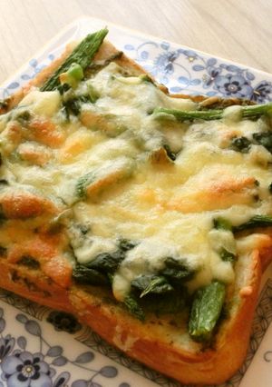 ほうれん草とバジルのピザトースト-レシピのメイン写真
