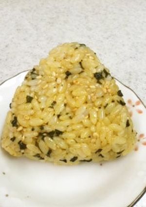 △息子考案〜カレーとワカメのおにぎり△-レシピのメイン写真