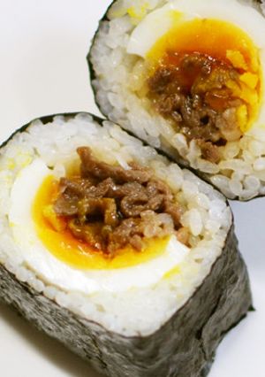 焼肉と半熟卵おにぎり-レシピのメイン写真