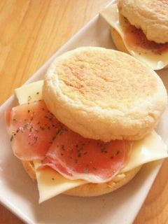 一人ランチに♡生ハムマフィン-レシピのメイン写真
