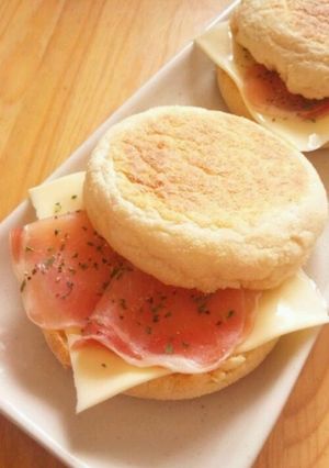 一人ランチに♡生ハムマフィン-レシピのメイン写真