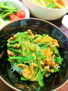 スタミナつける!豚にらカレー丼-レシピのメイン写真