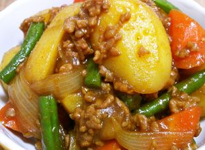 焼き肉のたれで煮物♪カレーそぼろ肉じゃが-レシピのメイン写真