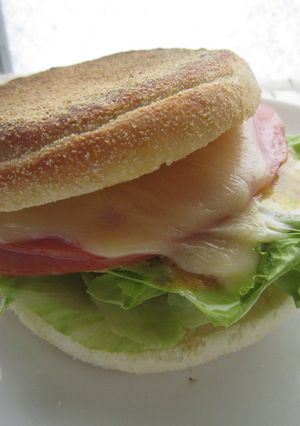 朝食に☆カリカリもっちりサラダマフィン-レシピのメイン写真