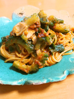ゴーヤとトマトソースのパスタ-レシピのメイン写真