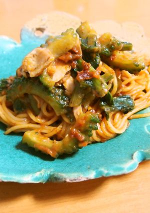 ゴーヤとトマトソースのパスタ-レシピのメイン写真