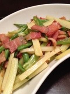 簡単!セロリとベーコンの炒め物-レシピのメイン写真