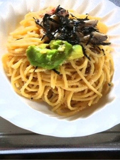 明太子と舞茸バター醤油パスタアボカドのせ-レシピのメイン写真
