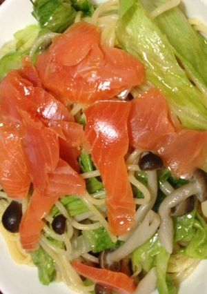 スモークサーモンとレタスのペペロンチーノ-レシピのメイン写真