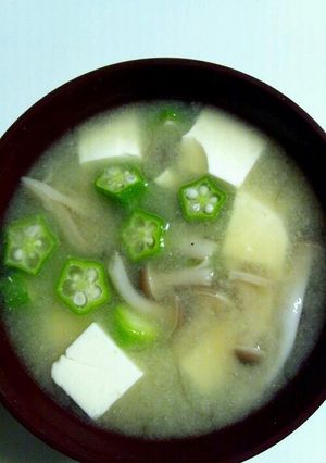 オクラとしめじと豆腐の簡単な味噌汁-レシピのメイン写真