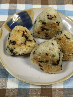 残りご飯で♪塩昆布焼きおにぎり-レシピのメイン写真