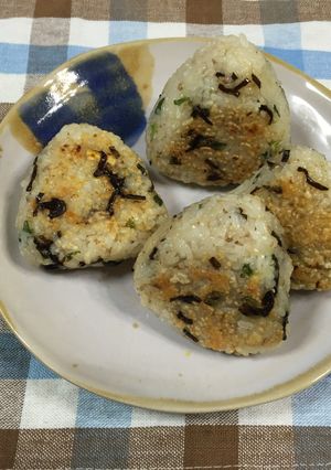 残りご飯で♪塩昆布焼きおにぎり-レシピのメイン写真