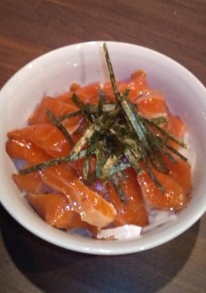 簡単美味しい！漬けサーモン丼☆-レシピのメイン写真