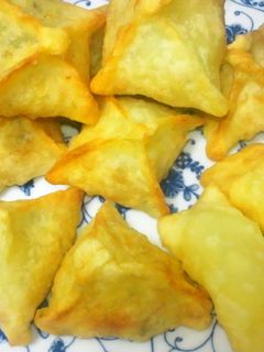 余ったチャーハンで♪塩麹揚げ餃子-レシピのメイン写真