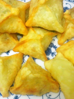 余ったチャーハンで♪塩麹揚げ餃子-レシピのメイン写真