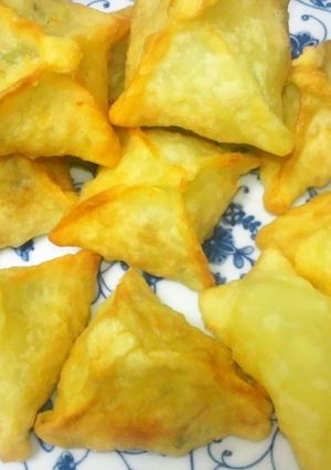 余ったチャーハンで♪塩麹揚げ餃子-レシピのメイン写真