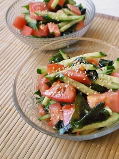 夏野菜とタップリわかめの栄養満点サラダ-レシピのメイン写真