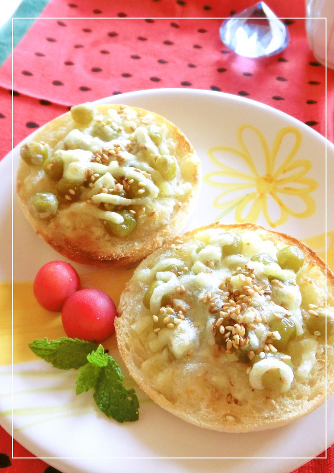 ウグイス豆とチーズと胡麻のトースト-レシピのメイン写真