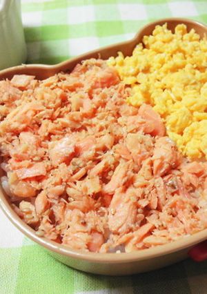 ＊手作り鮭フレークｄｅ＊2色弁当＊-レシピのメイン写真