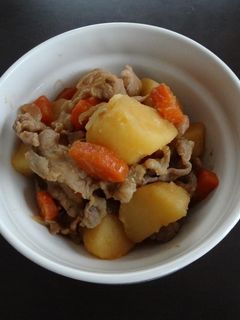 定番☆野菜の水分だけでほくほく肉じゃが-レシピのメイン写真