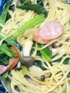 小松菜としめじウインナーのバター醤油スパ-レシピのメイン写真