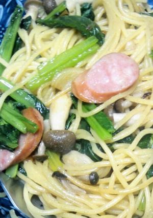小松菜としめじウインナーのバター醤油スパ-レシピのメイン写真