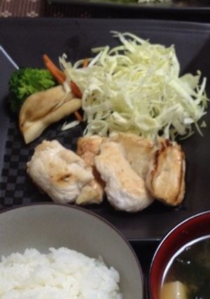 鶏胸肉の塩麹焼き☆胸肉と塩麹だけでもOK-レシピのメイン写真