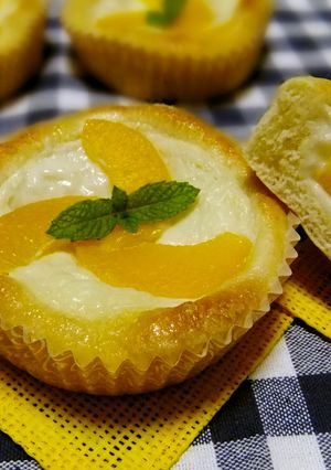 桃とヨーグルトクリームのデザ−トパン♪-レシピのメイン写真