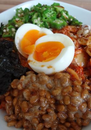 お手軽丼　～納豆キムチの半熟卵のせ～-レシピのメイン写真