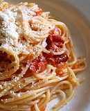 3種のトマトとにんにくのパスタ