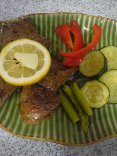 塩麹漬け牛もも肉のステーキ レモンソース-レシピのメイン写真