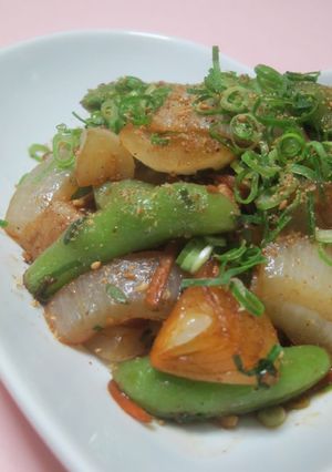 スナップえんどうと玉ねぎのピリ辛炒め-レシピのメイン写真