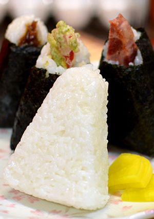 簡単！コンビニ塩おにぎりを忠実に再現！-レシピのメイン写真